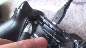 How-To-Charge-Xbox-One-Controller-Without-Batteries